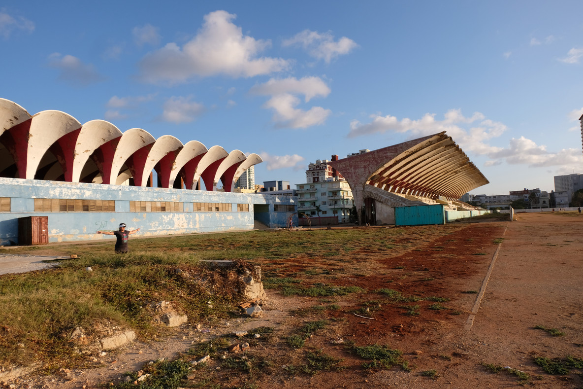 Parque José Martí Stadium grandstand, exterior