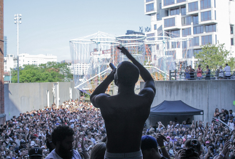 Warm Up on July 25, 2015, presented at MoMA PS1 as part of Warm Up 2015. Photo by Mark Cole.