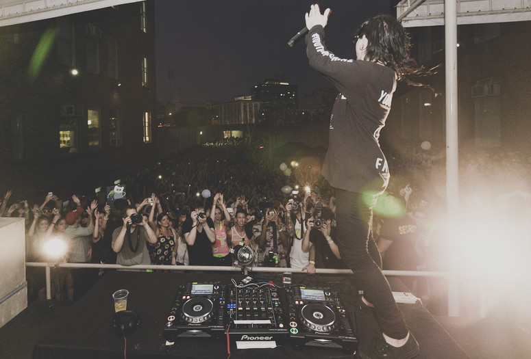 Warm Up on September 6, 2014, presented at MoMA PS1 as part of Warm Up 2014. Photo by Charles Roussel.