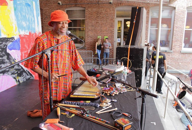 Warm Up on August 22, 2015, presented at MoMA PS1 as part of Warm Up 2015. Photo courtesy of MoMA PS1.