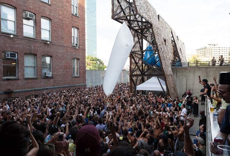 Warm Up on August 10, 2013, presented at MoMA PS1 as part of Warm Up 2013. Photo courtesy of MoMA PS1.
