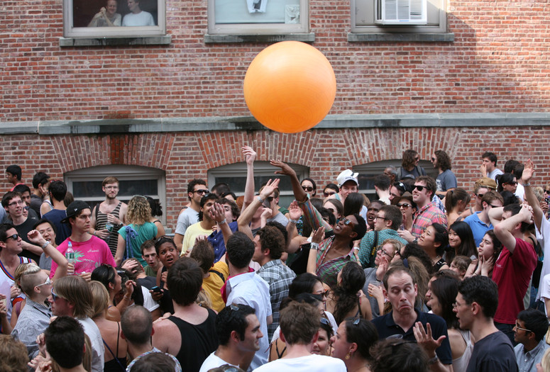 Warm Up on July 17, 2010, presented at MoMA PS1 as part of Warm Up 2010. Photo by Brett Messenger.