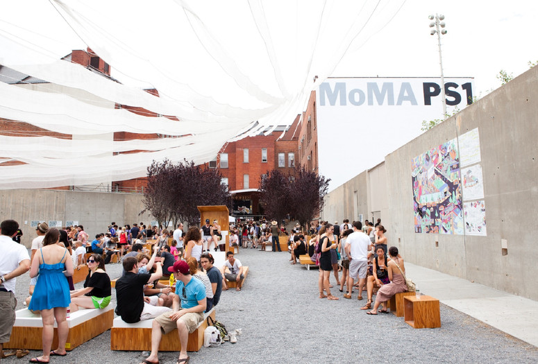 Warm Up on July 23, 2011, presented at MoMA PS1 as part of Warm Up 2011. Photo by Adi Azulay.