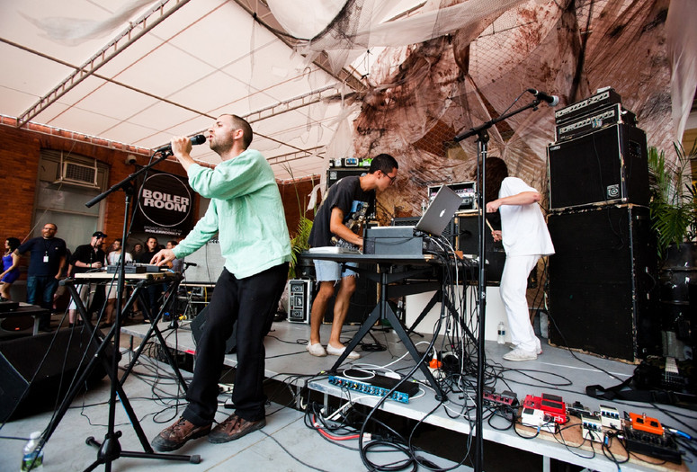 Warm Up on August 13, 2011, presented at MoMA PS1 as part of Warm Up 2011. Photo by Erin Kornfeld.