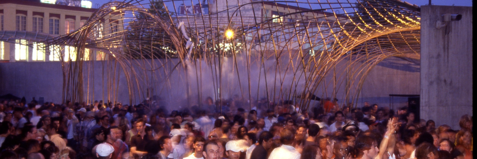 Warm Up on July 10, 2004, presented at MoMA PS1 as part of Warm Up 2004. Photo courtesy of MoMA PS1.