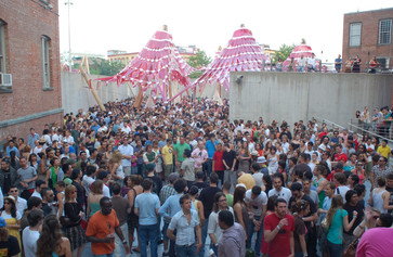 Warm Up on July 7, 2007, presented at MoMA PS1 as part of Warm Up 2007. Photo by Seze Devres.