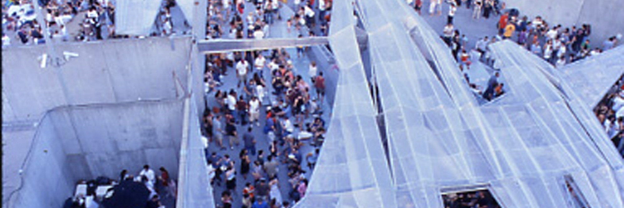 Warm Up on July 19, 2003, presented at MoMA PS1 as part of Warm Up 2003. Photo courtesy of MoMA PS1.