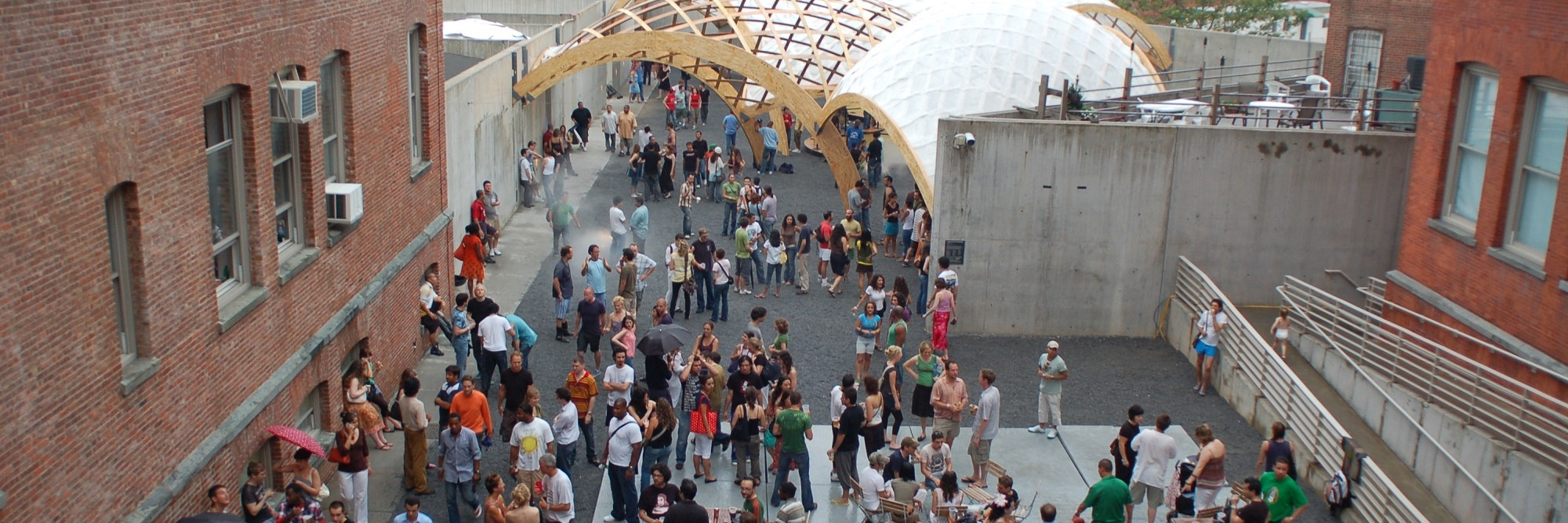 Warm Up in July, 2006, presented at MoMA PS1 as part of Warm Up 2006. Photo courtesy of MoMA PS1.