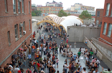 Warm Up in July, 2006, presented at MoMA PS1 as part of Warm Up 2006. Photo courtesy of MoMA PS1.