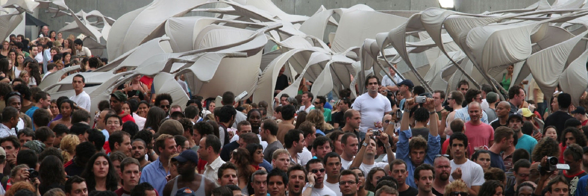 Warm Up crowd in 2005, presented at MoMA PS1 as part of Warm Up 2005. Photo courtesy of MoMA PS1.