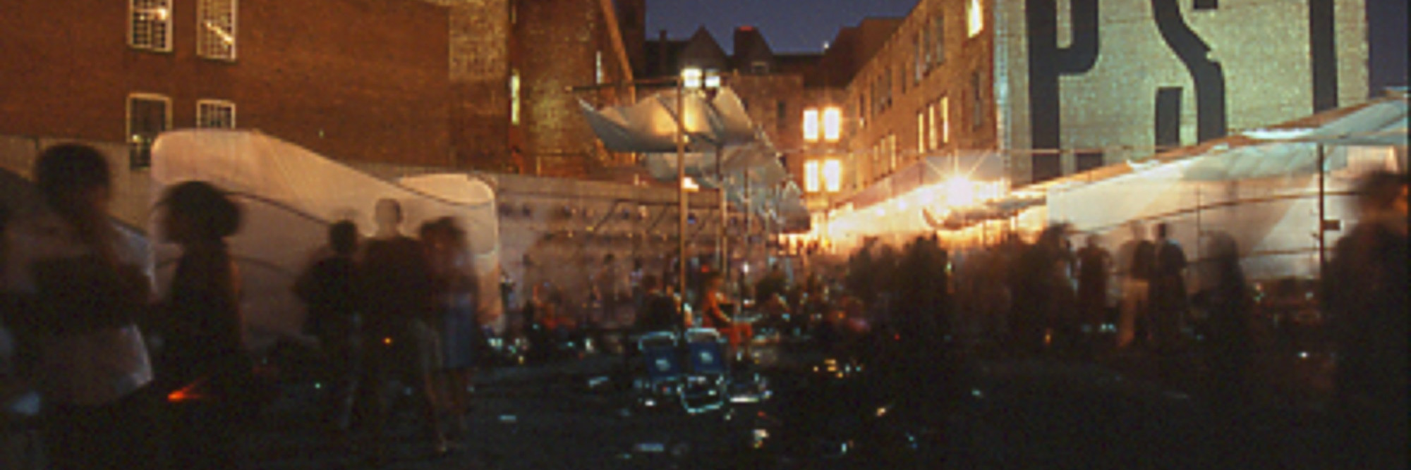 Warm Up July 2001, presented at MoMA PS1 as part of Warm Up 2001. Photo courtesy of MoMA PS1.