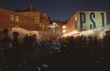 Warm Up July 2001, presented at MoMA PS1 as part of Warm Up 2001. Photo courtesy of MoMA PS1.