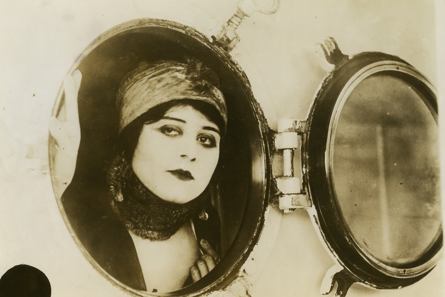 A Fool There Was. 1914. USA. Directed by Frank Powell. Courtesy MoMA Film Stills Archive