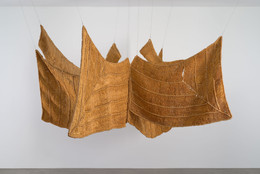 Aurèlia Muñoz. Águila Beige (Brown Eagle). 1977. Macramé with hand-dyed sisal and jute yarn, 72 × 156 × 150&#34; (182.9 × 396.2 × 381 cm). Committee on Architecture and Design Funds. Digital image © 2019 The Museum of Modern Art, New York. Photo: Jonathan Muzikar