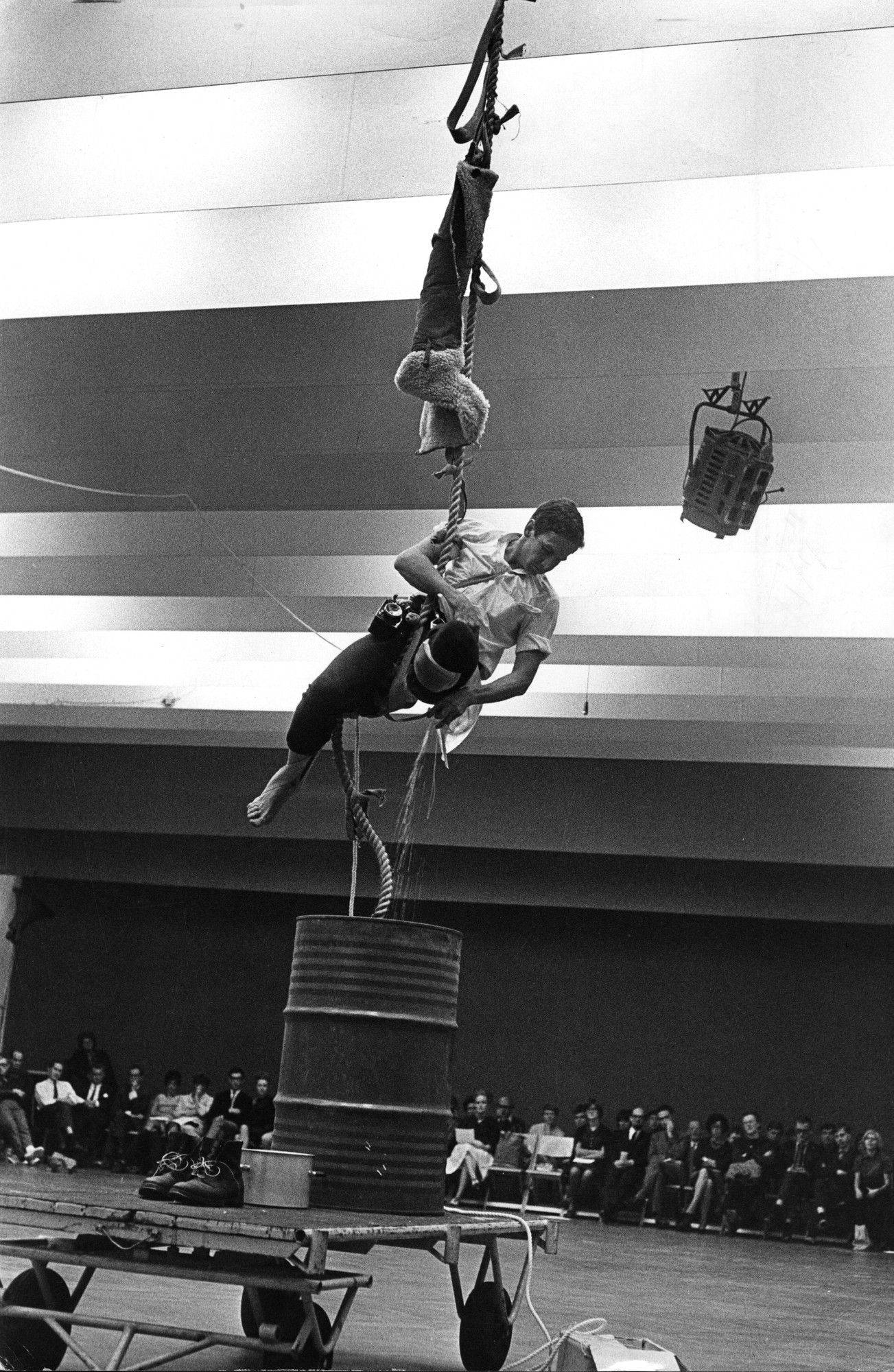 Robert Rauschenberg performing Elgin Tie in September 1964