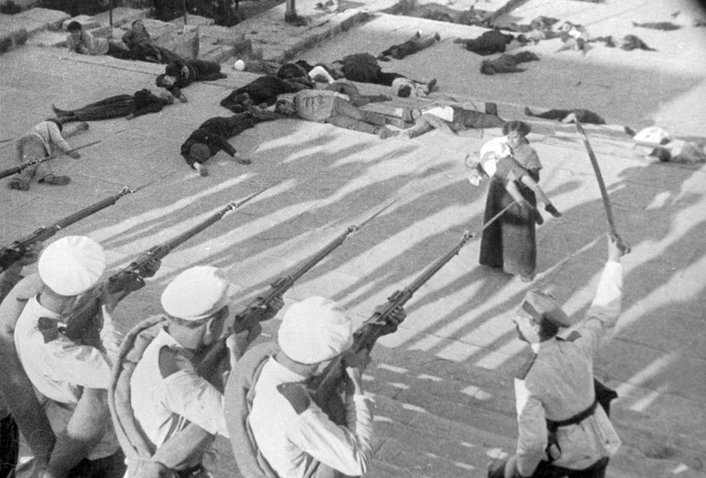 Broninosets Potemkin (Battleship Potemkin). 1925. U.S.S.R. Directed by Sergei Eisenstein. Courtesy Photofest