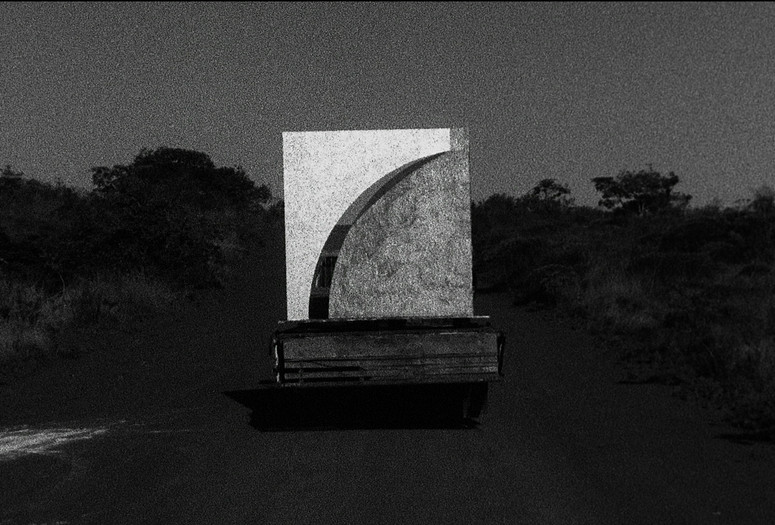 Luiz Roque. O Novo Monumento. 2013. Image courtesy of the artist