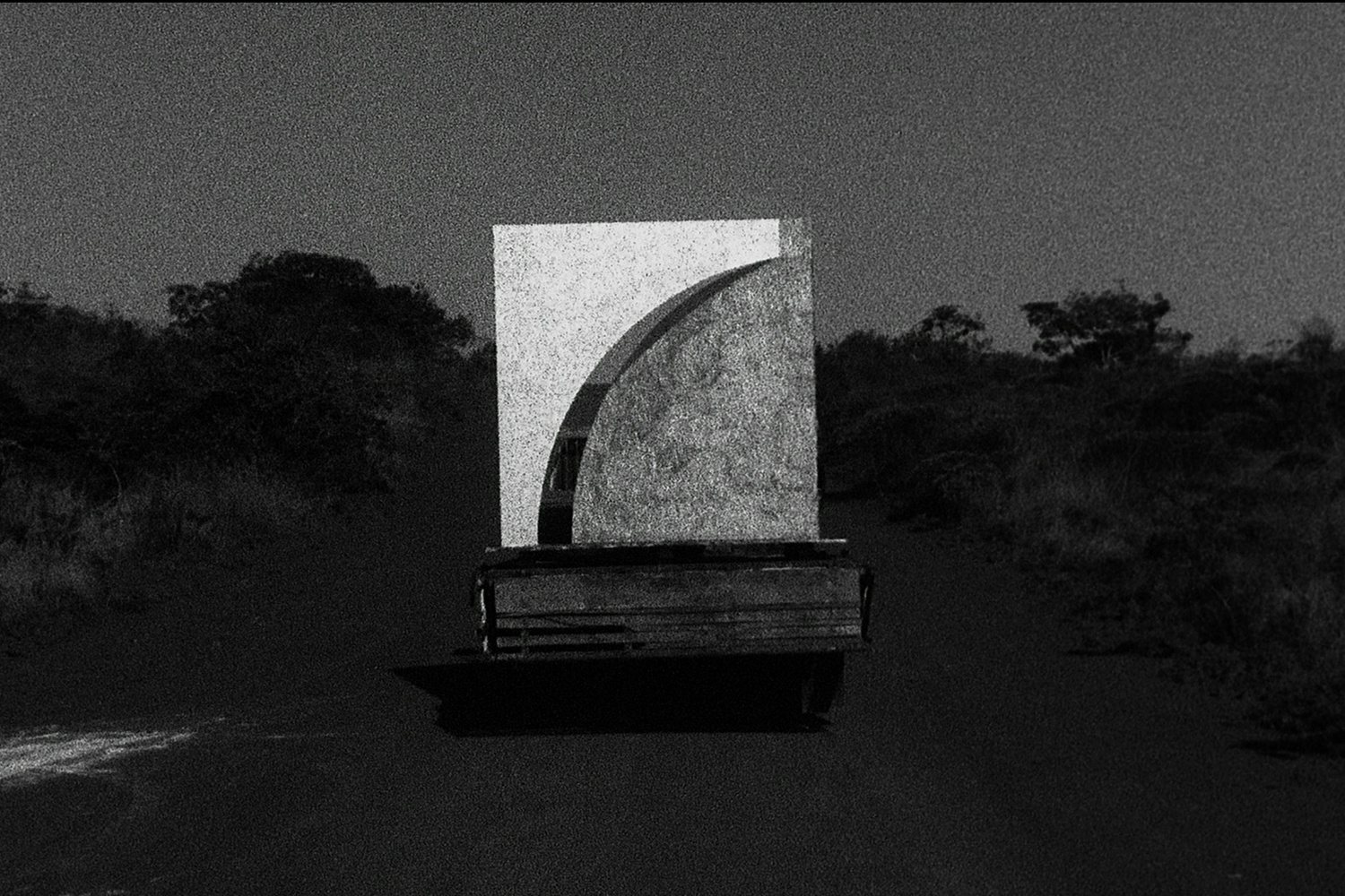 Luiz Roque. O Novo Monumento. 2013. Image courtesy of the artist