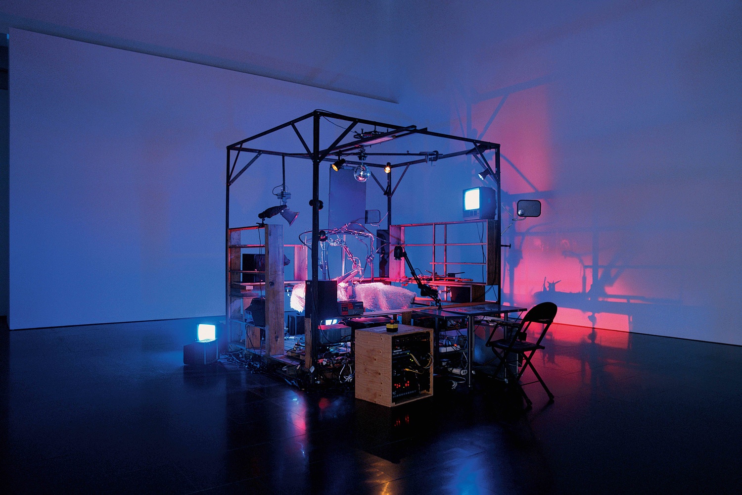 Janet Cardiff, George Bures Miller. The Killing Machine. 2007. 9'10" x 13'1" x 8'2" (118 x 157 x 98 cm). Mixed media, sound (5 min.), pneumatics, robotics, elector magnetic beaters, dentist chair, electric guitar, computer, various control systems. Gift of the Julia Stoschek Foundation, Düsseldorf, and the Dunn Bequest. Photo: Ugarte & Lorena Lopez. Courtesy of the artist, Luhring Augustine, New York and Galerie Barbara Weiss, Berlin