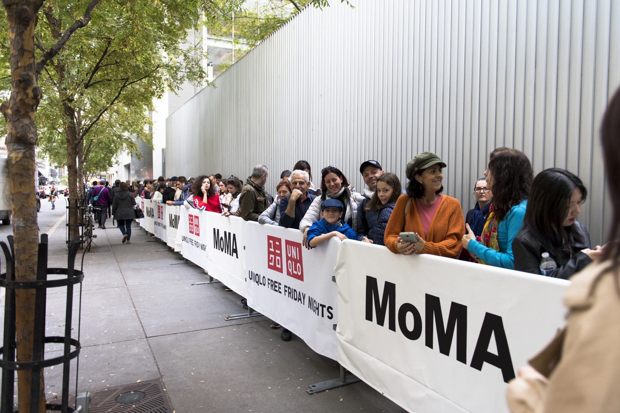 diagonal rynker defekt UNIQLO Free Friday Nights | MoMA