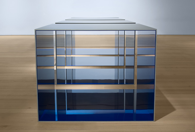 Donald Judd. Untitled. 1969. Clear anodized aluminum and blue Plexiglas; four units, each 48 × 60 × 60″ (121.9 × 152.4 × 152.4 cm), with 12″ (30.5 cm) intervals. Overall: 48 × 276 × 60″ (121.9 × 701 × 152.4 cm). Saint Louis Art Museum. Funds given by the Shoenberg Foundation, Inc. © 2020 Judd Foundation / Artists Rights Society (ARS), New York