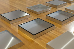 Donald Judd. Untitled.1976-1977. Stainless steel. 21 units, each 4 × 27 × 23" (10.2 × 68.6 × 58.4 cm), with 13.5" (34.3 cm)
intervals. Overall: 4 × 108 × 230" (10.2 × 274.3 × 584.2 cm). Collection of the Des Moines Art Center. Purchased with funds from the