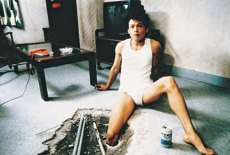 The Hole. 1998. Taiwan/France. Directed by Tsai Ming-Liang. Courtesy Taiwanese Film Insitute