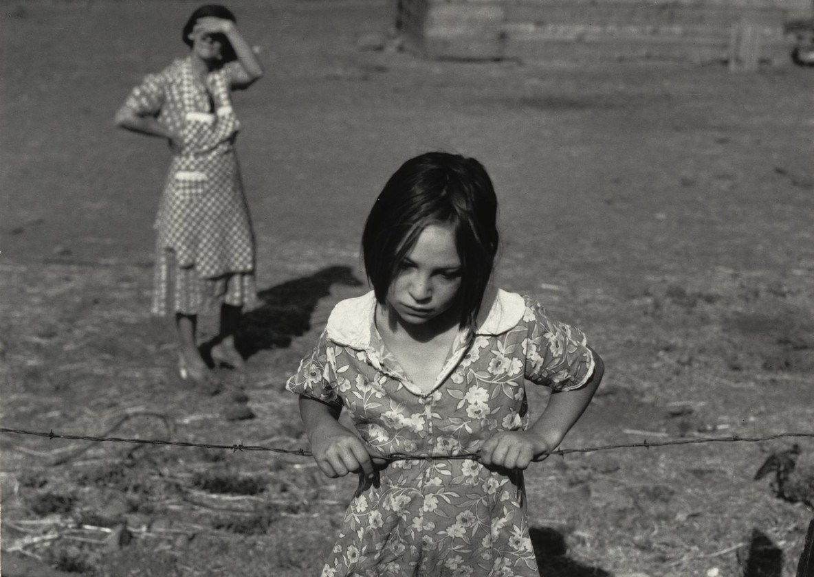 Dorothea Lange. Child and Her Mother, Wapato, Yakima Valley, Washington. August 1939