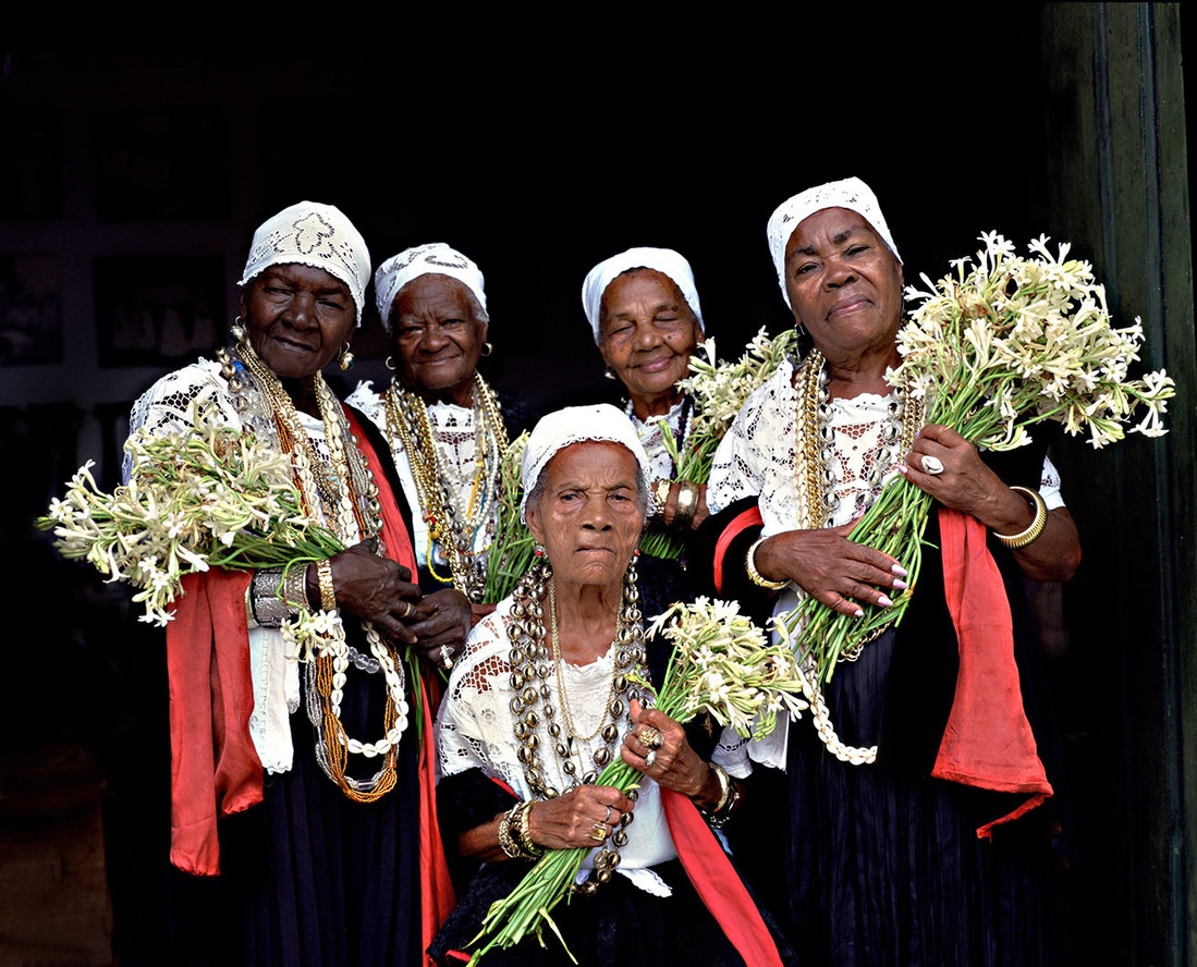 Members of the Irmandade da Boa Morte (Sisterhood of the Good Death). Left to right: Senhoras Filhinha, Edite, Miuda (seated), Estelita, and Maria, 1994. Photo: Adenor Gondim. Courtesy the artist