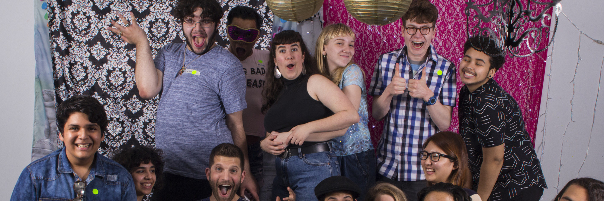 Open Art Space teens and teaching artists pose before a backdrop smiling at the camera. Photo: Néstor Pérez-Molière