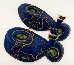 Elizabeth Murray. Dis Pair. 1990. Oil and plastic cap on canvas and wood, two parts, 10&#39; 2 1/2&#34; x 10&#39; 9 1/4&#34; x 13&#34; (331.3 x 328.3 x 33 cm). © 2018 Estate of Elizabeth Murray / Artists Rights Society (ARS), New York. Photo: John Wronn