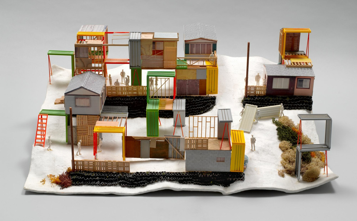 Teddy Cruz. Sitios fabricados: un proyecto de vivienda urbana hecha de desechos/maquiladora. Proyecto (maqueta, 2005). 2005–08