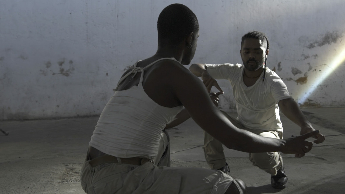 Davi Pontes y Wallace Ferreira. Delirar o racial. 2021. Performance en la 3ª edición de Frestas-Trienal de Artes, 2021