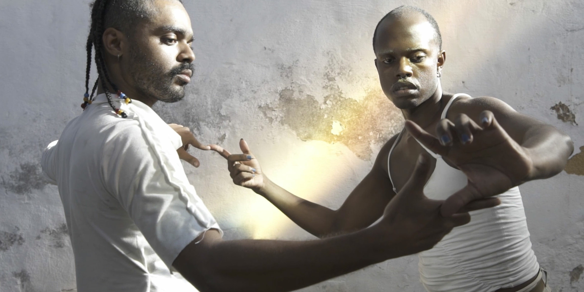 Davi Pontes y Wallace Ferreira. Delirar o racial. 2021. Vídeo. Edición de 5,2 AP. Cortesía de los artistas, Fortes D'Aloia & Gabriel Galeria, São Paulo y Río de Janeiro, y Tanya Bonakdar Gallery, Nueva York/Los Ángeles