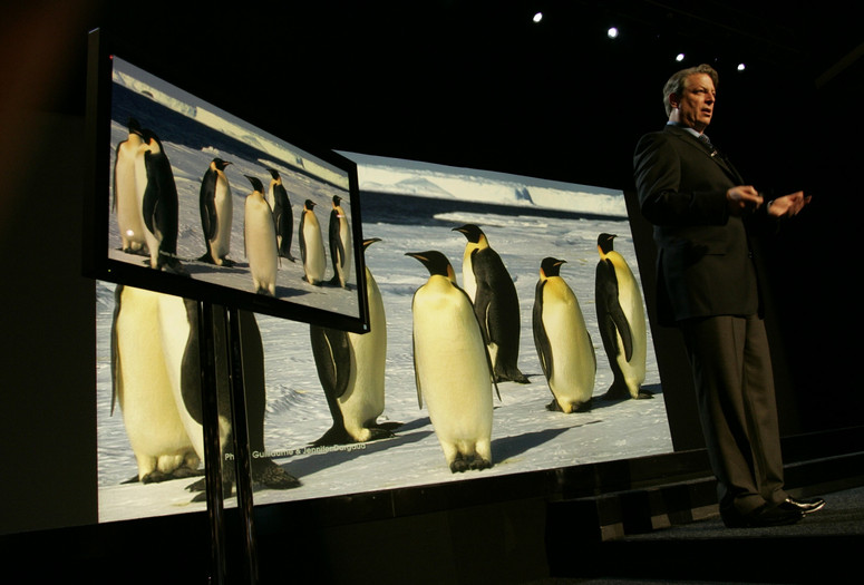 An Inconvenient Truth. 2006. USA. Directed by Davis Guggenheim. Courtesy Paramount Classics/Photofest