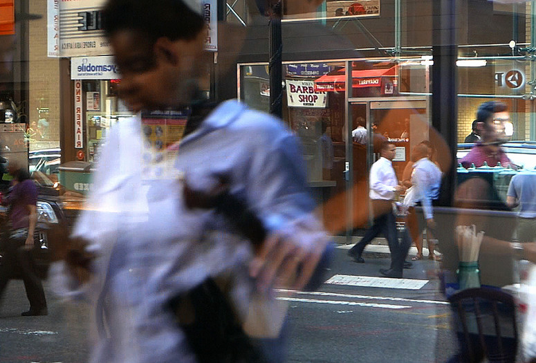 Floating Particles. 2018. Filmmaker Ernie Gehr. Courtesy the filmmaker.