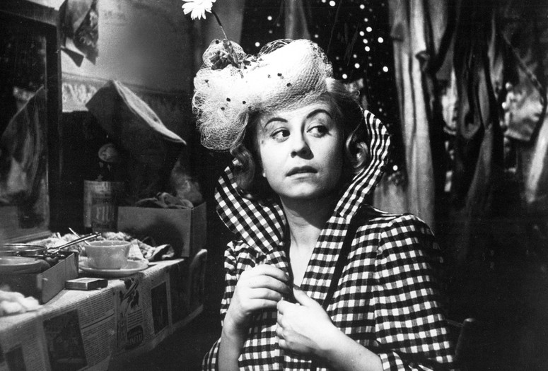 Luci del varietà (Variety Lights). 1950. Italy. Directed by Federico Fellini. Courtesy Pathé Contemporary Films/Photofest