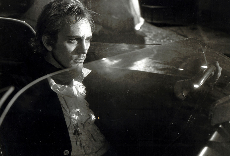 Tre Passi nel Delirio (Spirits of the Dead). 1968. France/Italy. Directed by Federico Fellini, Louis Malle, Roger Vadim. Courtesy American International Pictures/Photofest