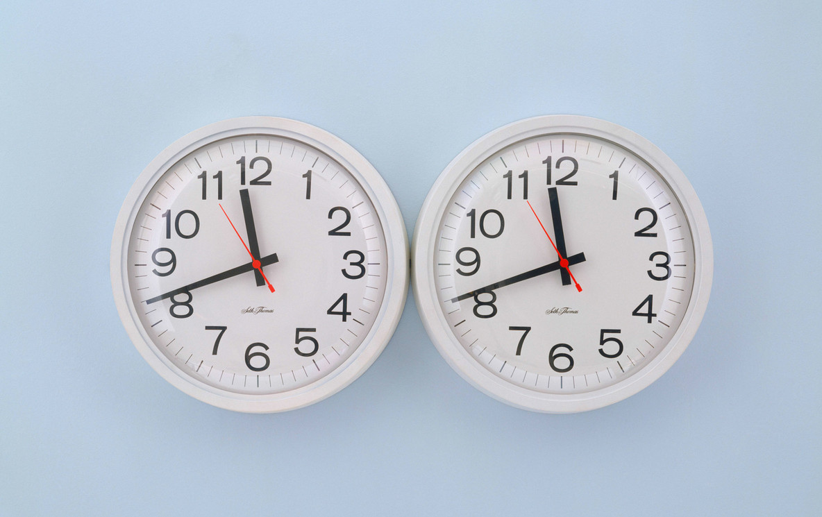 Felix Gonzalez-Torres. “Untitled” (Perfect Lovers). 1991