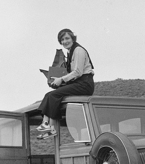 Dorothea Lange, Resettlement Administration photographer, in California. Library of Congress, Prints &amp; Photographs Division, FSA/OWI Collection, LC-DIG-ppmsc-00188