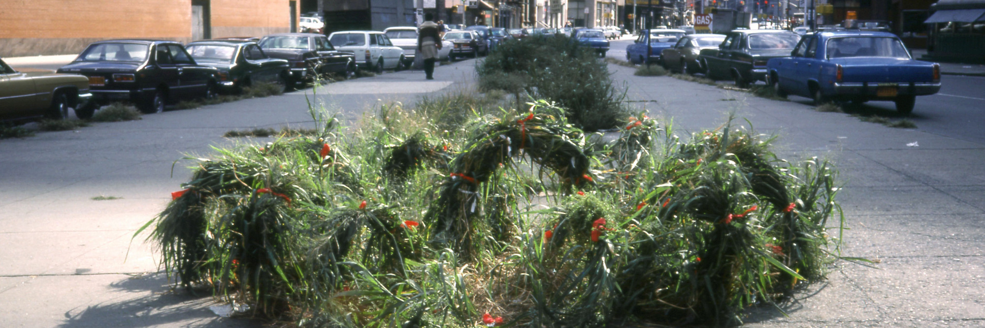 Becky Howland. Tied Grass. 1977. Photograph by Howland of site-specific installation on traffic island bounded by Franklin Street, Varick Street, and West Broadway. Courtesy the artist. © 1977 Becky Howland