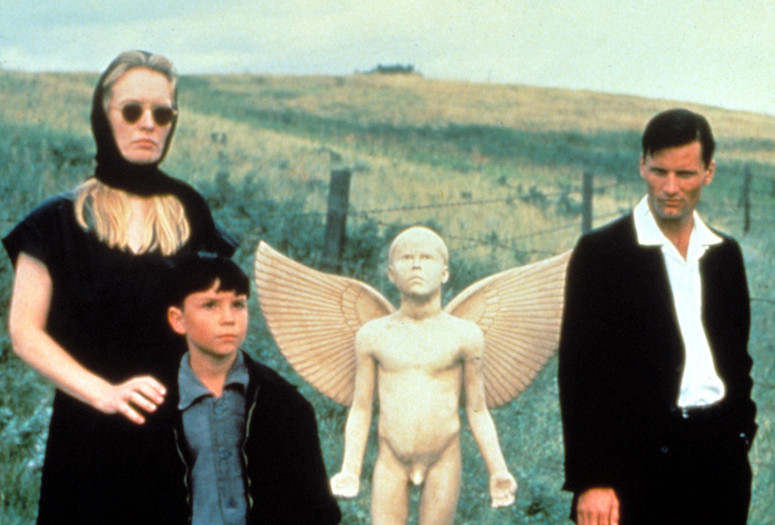 The Reflecting Skin. 1990. UK/Canada. Written and directed by Philip Ridley. Courtesy of Everett Collection