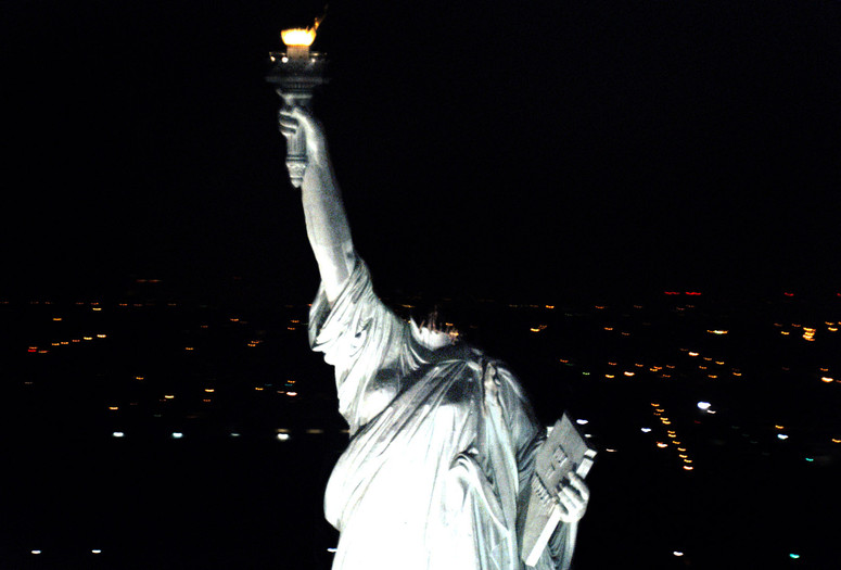 Cloverfield. 2008. USA. Directed by Matt Reeves. Courtesy of Everett Collection.