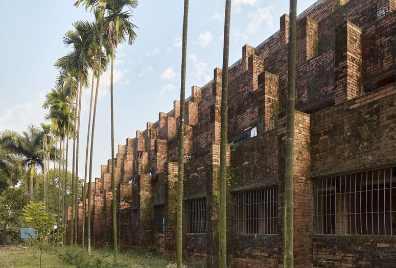 Vastukalabid (est. 1964), Muzharul Islam. Chittagong University, Chittagong, East Pakistan (Bangladesh). 1965–71. Exterior view. Photo: Randhir Sing