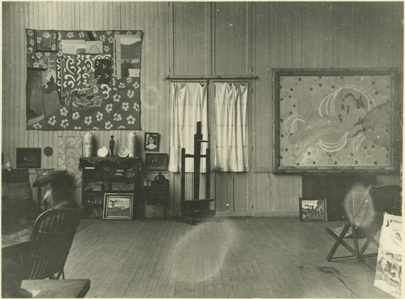 Photograph of the interior of Matisse’s studio in Issy-les-Moulineaux. October/November 1911