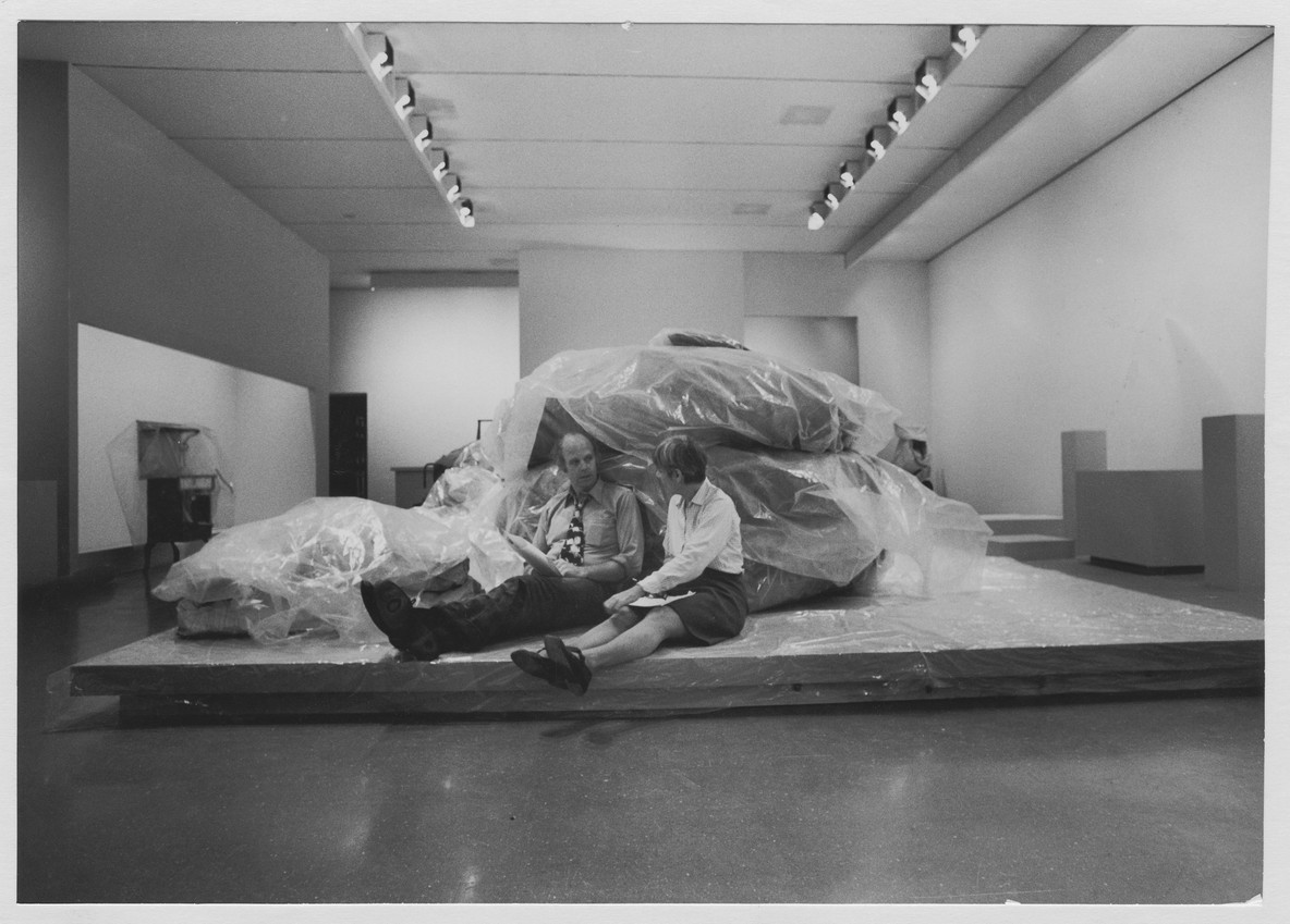 Claes Oldenburg and curator Alicia Legg installing the exhibition Claes Oldenburg, 1969