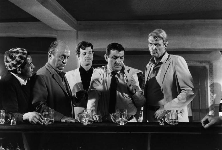 Cent mille dollars au soleil (Greed in the Sun). 1964. France-Italy. Directed by Henri Verneuil. Courtesy of Everett Collection.