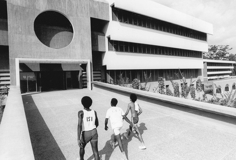 Arieh Sharon. Ife University, Nigeria, 1960s. Yael Aloni Photo Collection, Azrieli Architectural Archive, Arieh Sharon Collectoin, Tel Aviv Museum, Israel. Department of Architecture and Design, The Museum of Modern Art