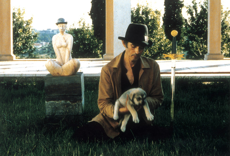Le Bassin de J.W (The Hips of J.W.) 1997. Portugal. Directed by João César Monteiro. Courtesy the Cinemateca Portuguesa