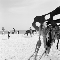 Akinbode Akinbiyi Bar Beach, Victoria Island, Lagos, from the series Sea Never Dry. 1999. Courtesy of the artist. © Akinbode Akinbiyi
